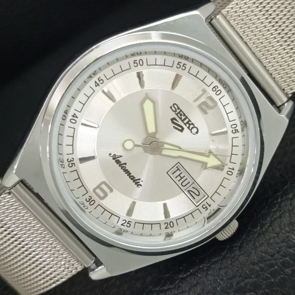 Vintage 1971 Seiko Automatic Mens Silver Watch W/daydate & Silver accents